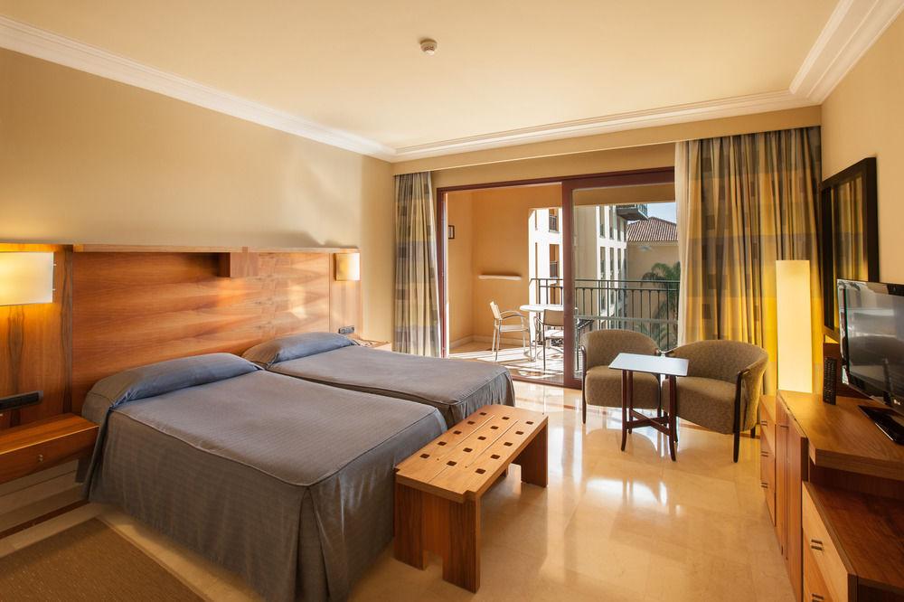 Lopesan Costa Meloneras Resort & Spa エクステリア 写真 A room at the Hotel Sheraton Granada