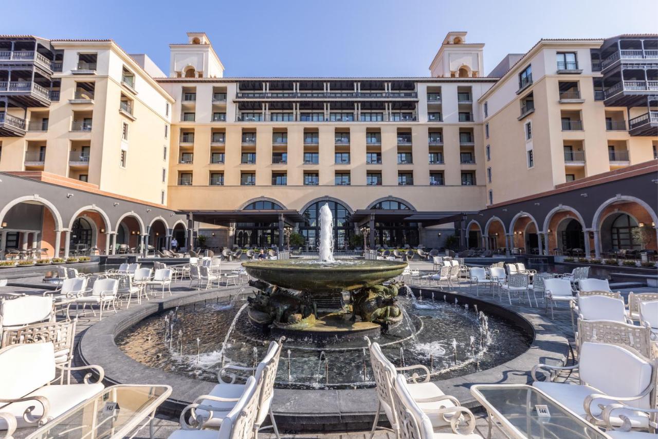 Lopesan Costa Meloneras Resort & Spa エクステリア 写真 The hotel's courtyard